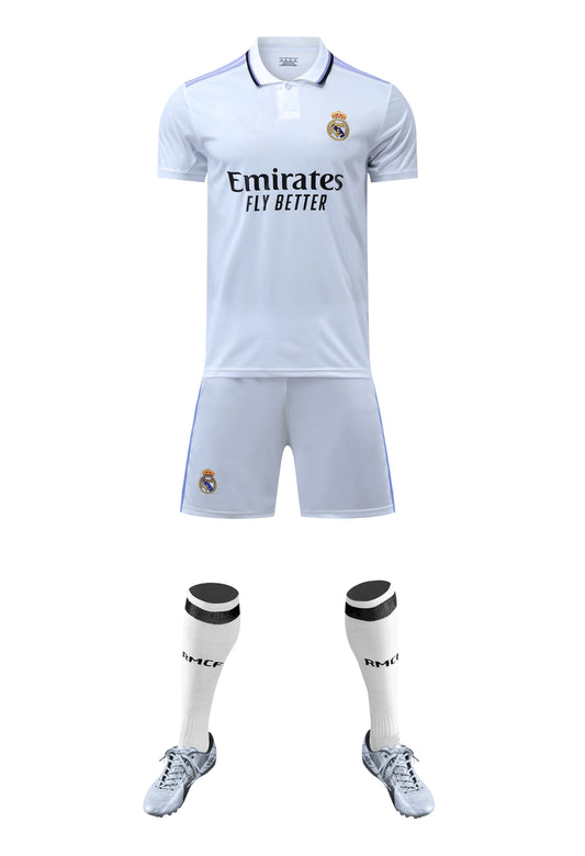 Barn/Vuxen Real Madrid – Classic White Edition