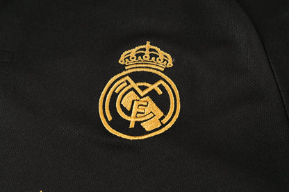 Barn/Vuxen Real Madrid Bortatröja – Black Excellence Edition